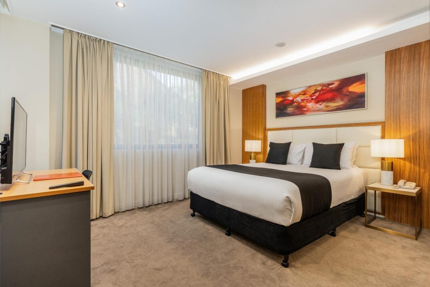 Deluxe Queen Room